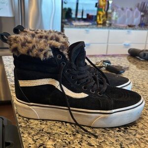 VANS  High-Top Suede Sneakers with Leopard Fur Collar
